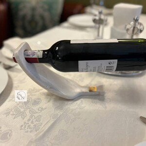 Stone Wine Bottle Holder: Stylish Leather Accents