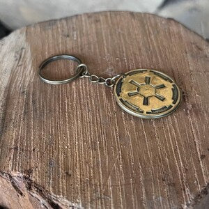 Star Wars Galaxy’s Edge Empire Imperial Crest Keychain Medal from The Mandalorian