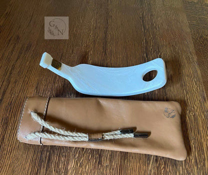 Stone Wine Bottle Holder: Stylish Leather Accents